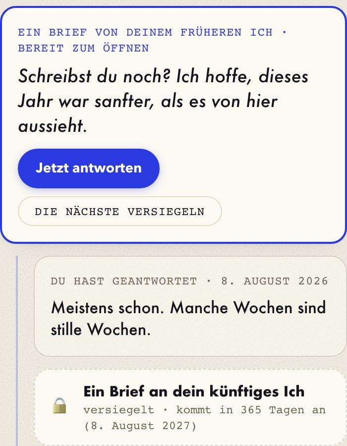 Ein Brief-an-die-Zukunft-Verlauf in Hearth: ein angekommener Brief, die Antwort darauf und ein versiegelter Brief, der darunter wartet.