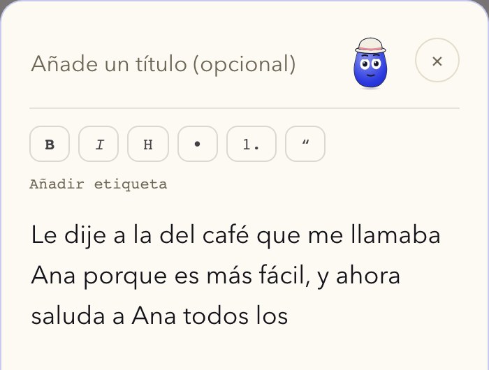 El editor de Hearth abierto a media frase, con los controles de formato y una fila para notas de voz y fotos.