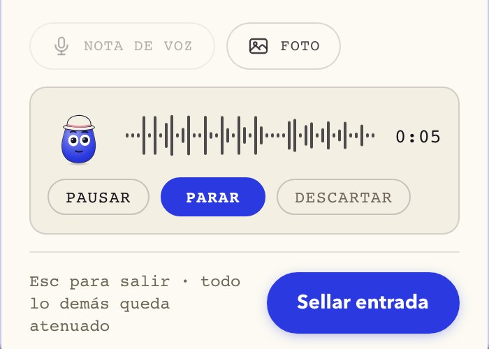 Una entrada de voz grabándose en Hearth, con la onda de tinta viva moviéndose mientras se habla.